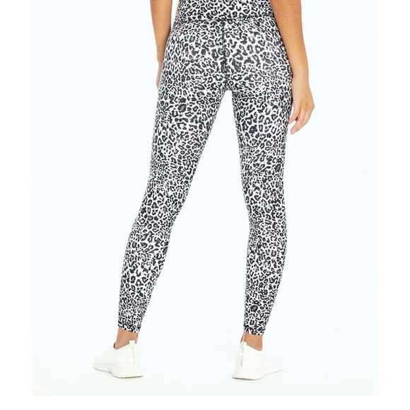 New balance leopard legging size small - Picture 2 of 7